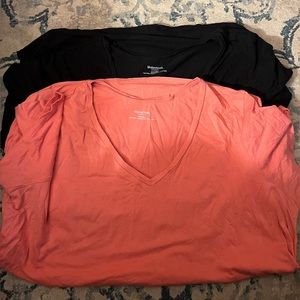 2 2x Women’s plus size mother hood maternity short sleeve T-shirt’s. Black/Pink